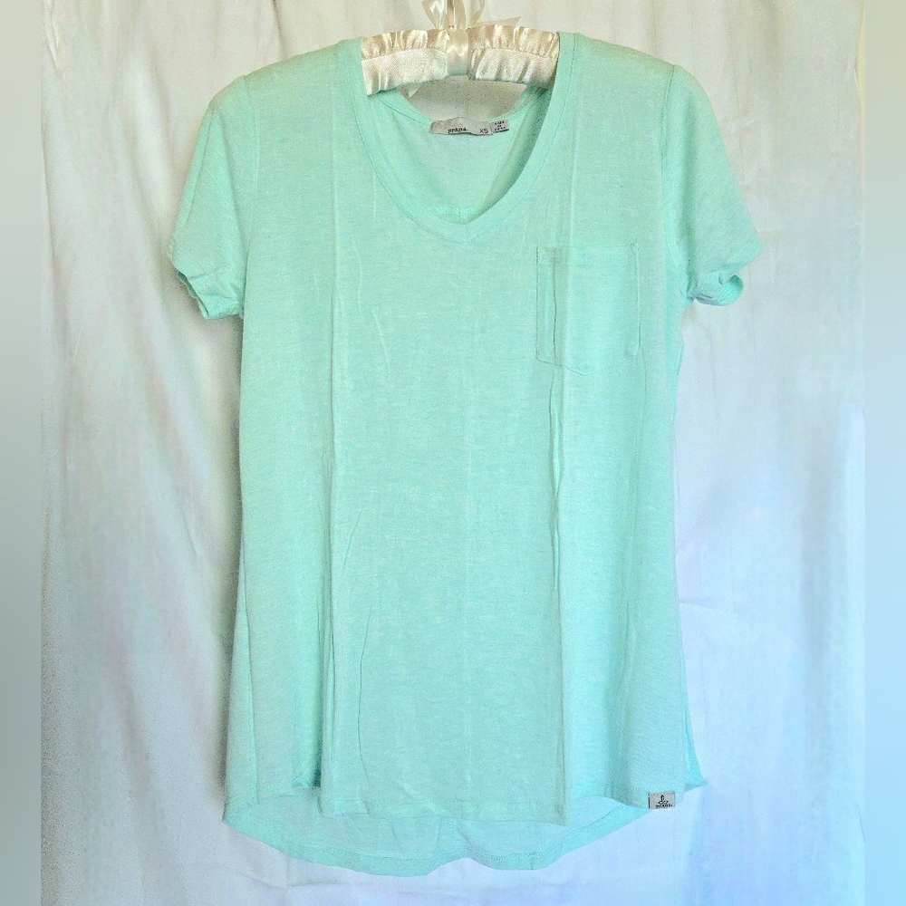 ( PrAna ) Lightweight T-Shirt Top With Back Seam Design Details, NWOT